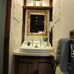 Les De Philippe Avec Jacuzzis Privatifs Hotel *