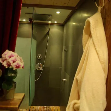 Otel Les De Philippe Avec Jacuzzis Privatifs